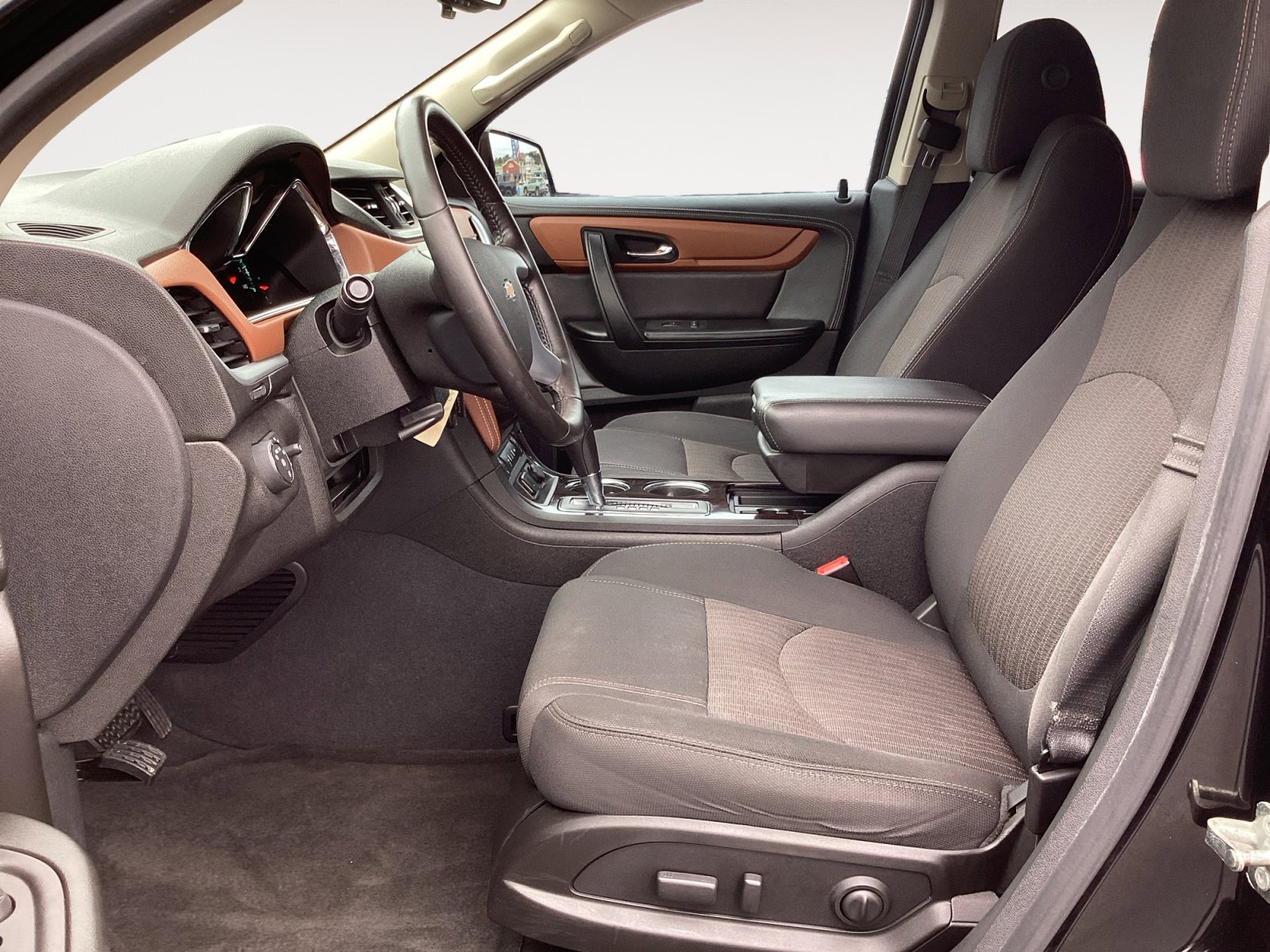 Used 2017 Chevrolet Traverse LT FWD image 26