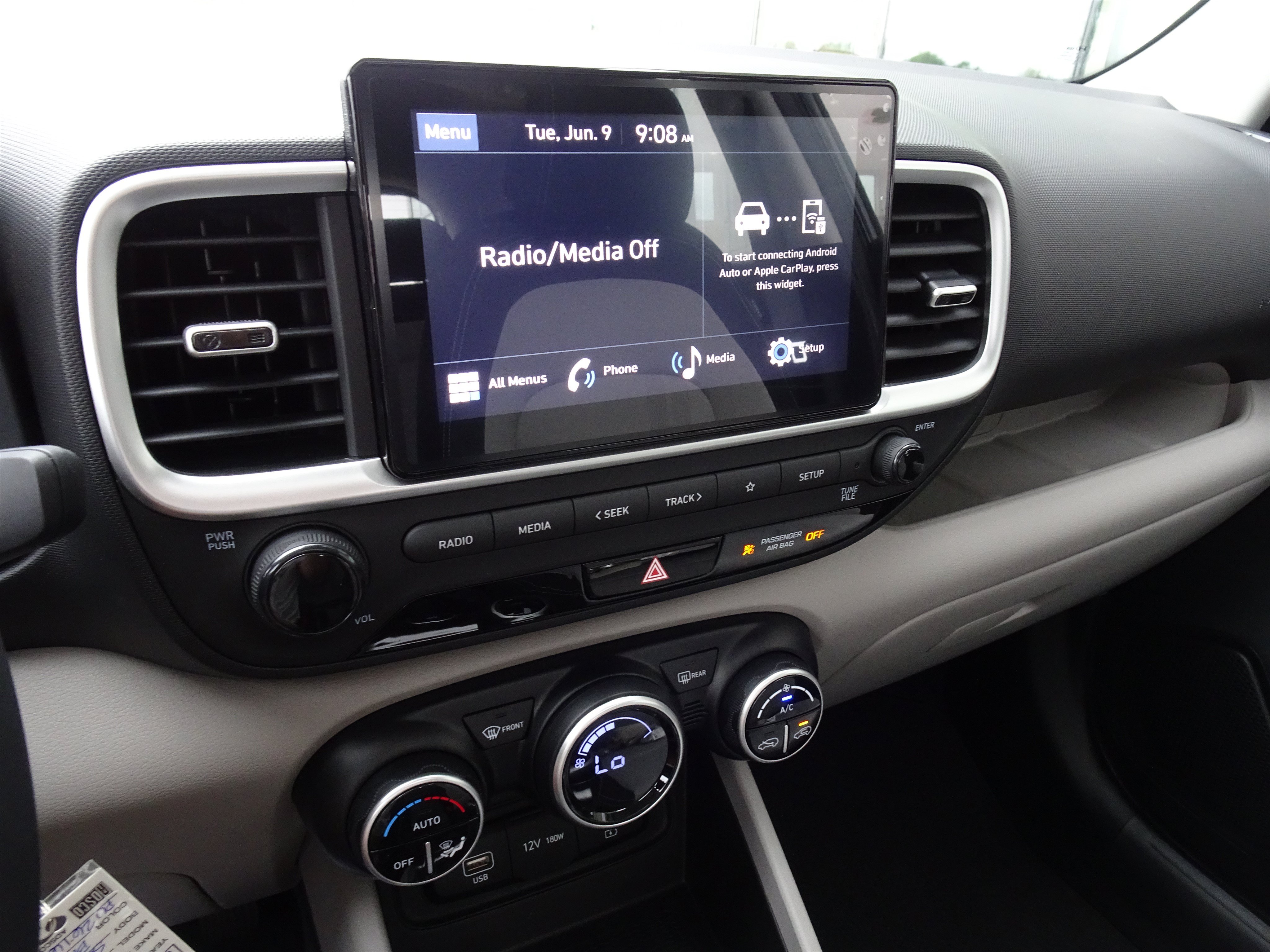 Used 2023 Hyundai Venue SEL FWD image 18