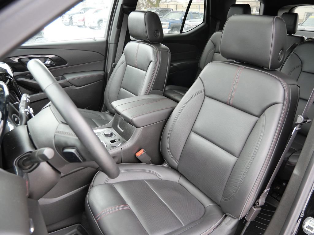 Used 2023 Chevrolet Traverse RS image 31