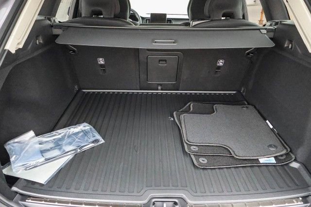 New 2026 Volvo XC60 B5 Plus w/ Climate Package PRO image 29