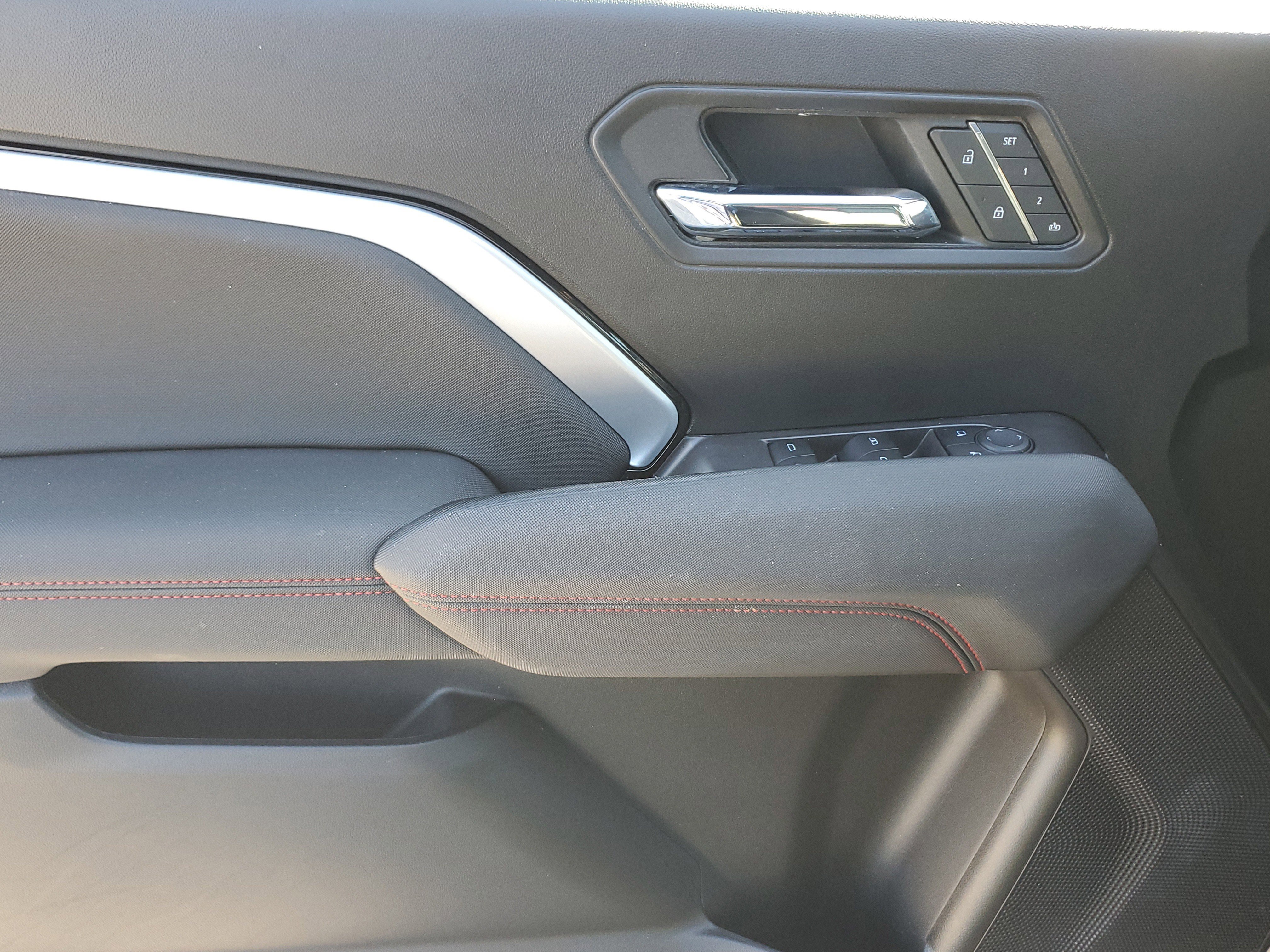 Used 2023 Chevrolet Colorado Z71 w/ Z71 Convenience Package 2 image 25