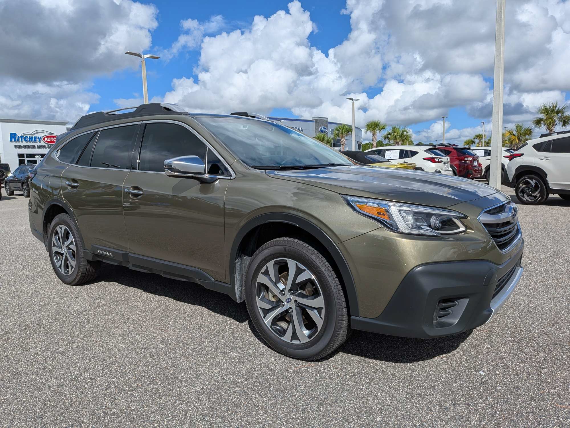 Certified 2022 Subaru Outback Touring AWD/4WD image 2