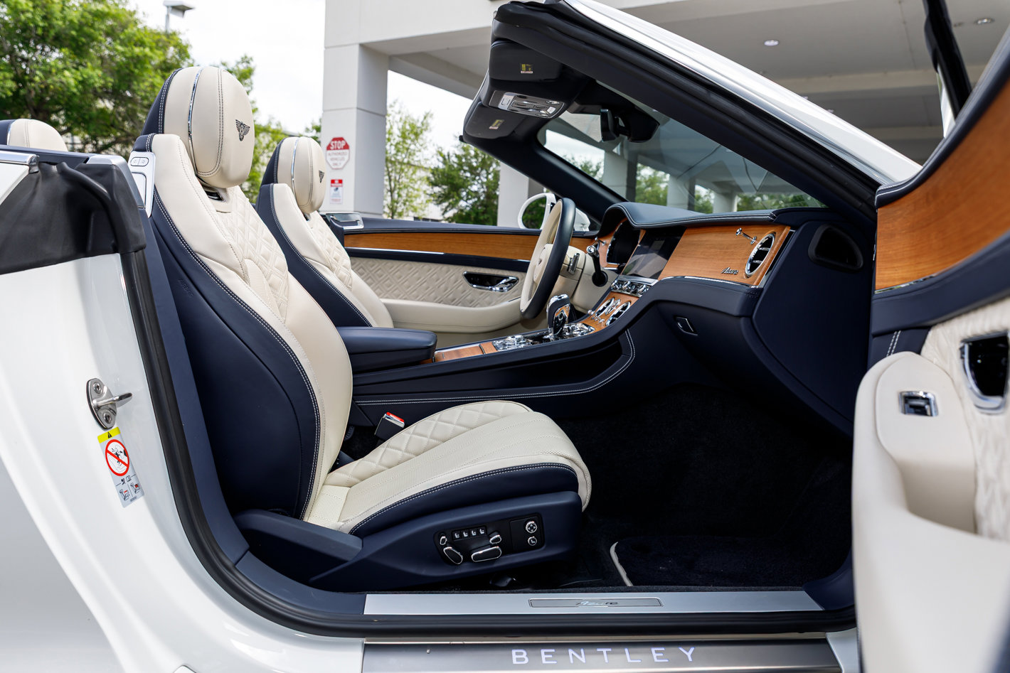 Used 2023 Bentley Continental GT Azure image 2