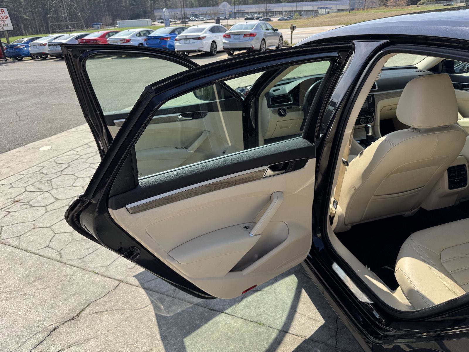 Used 2019 Volkswagen Jetta SE w/ Cold Weather Package image 8