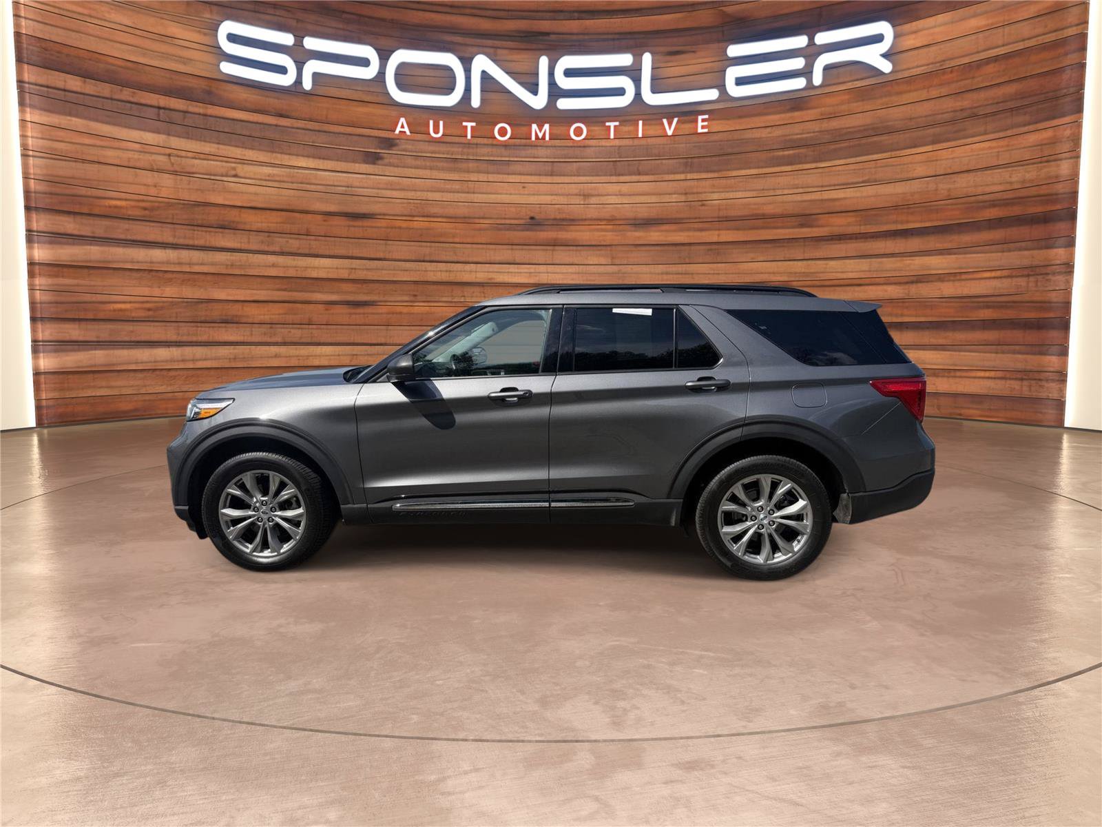 Certified 2023 Ford Explorer XLT w/ Equipment Group 202A AWD/4WD image 3