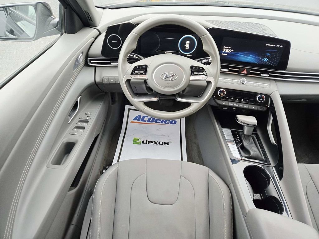 Used 2023 Hyundai Elantra SEL w/ Convenience Package image 10