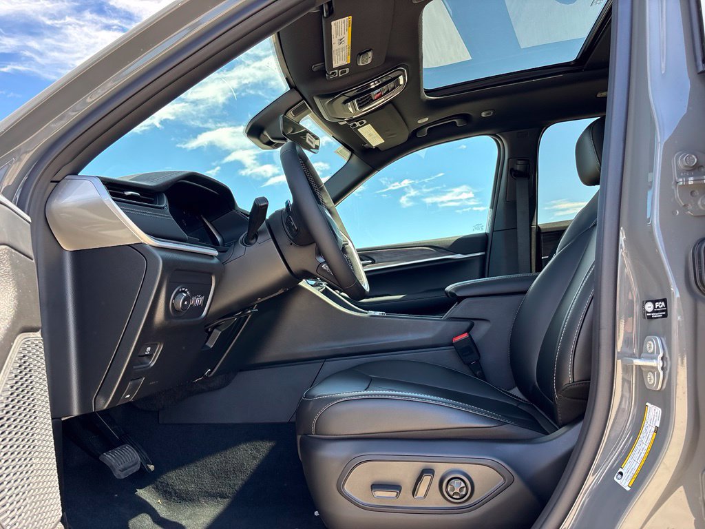 New 2027 Jeep Grand Cherokee Limited AWD/4WD image 8
