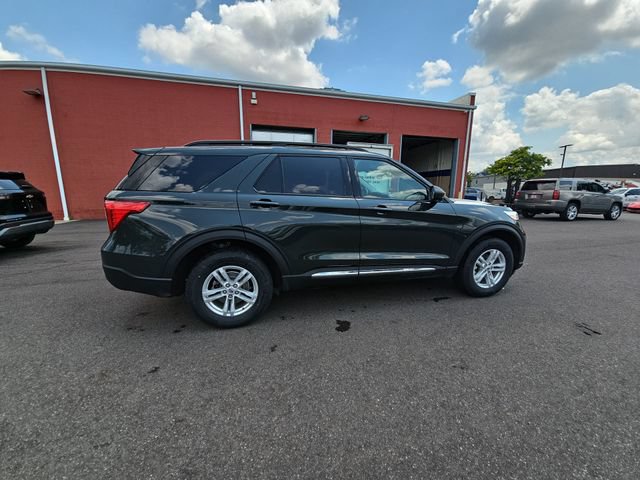 Used 2024 Ford Explorer XLT w/ Equipment Group 202A AWD/4WD image 10
