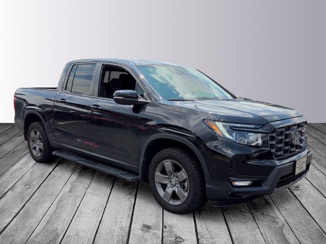 Used 2025 Honda Ridgeline TrailSport image 3