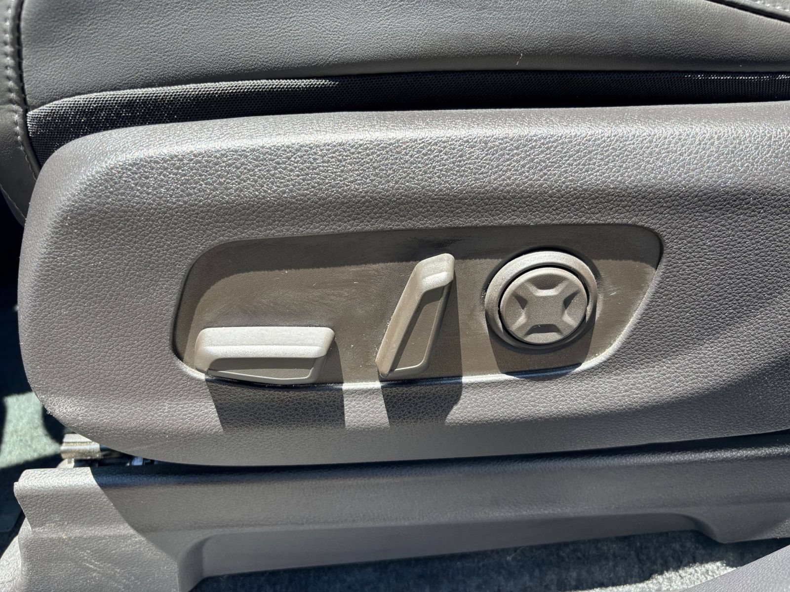 Used 2026 Kia Carnival FWD image 23