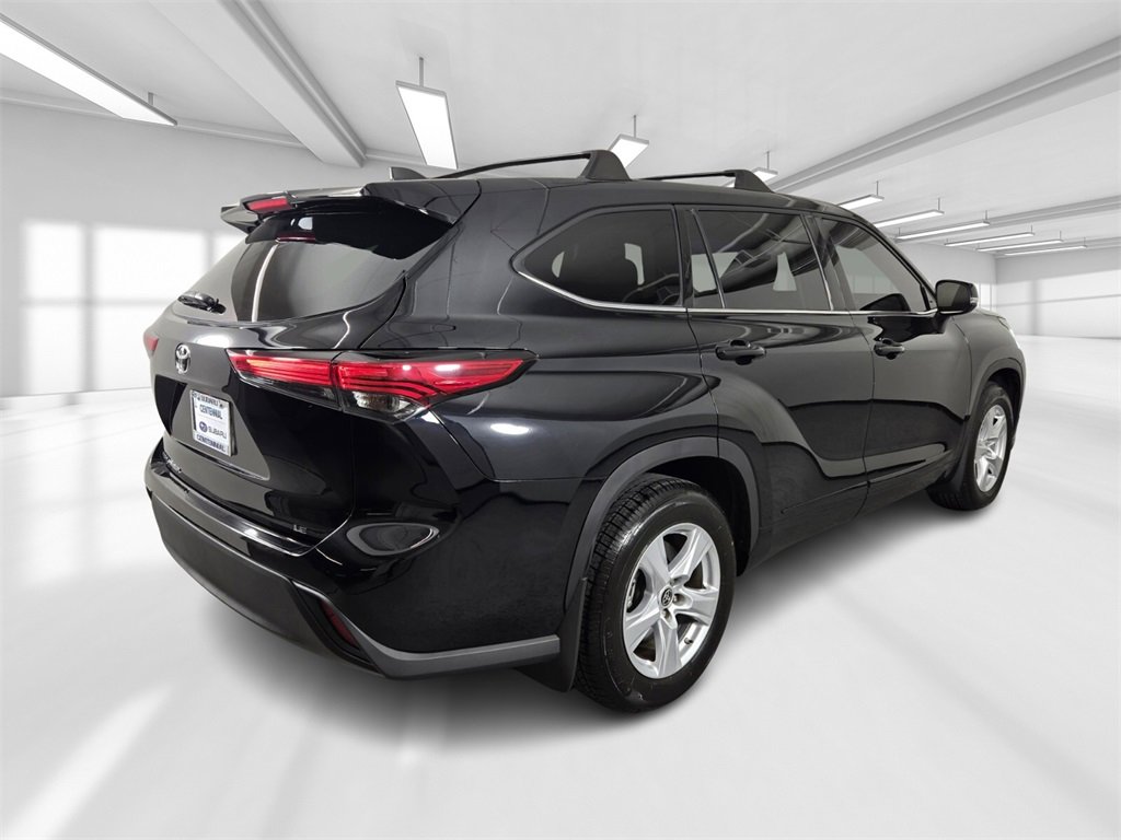 Used 2022 Toyota Highlander LE image 7