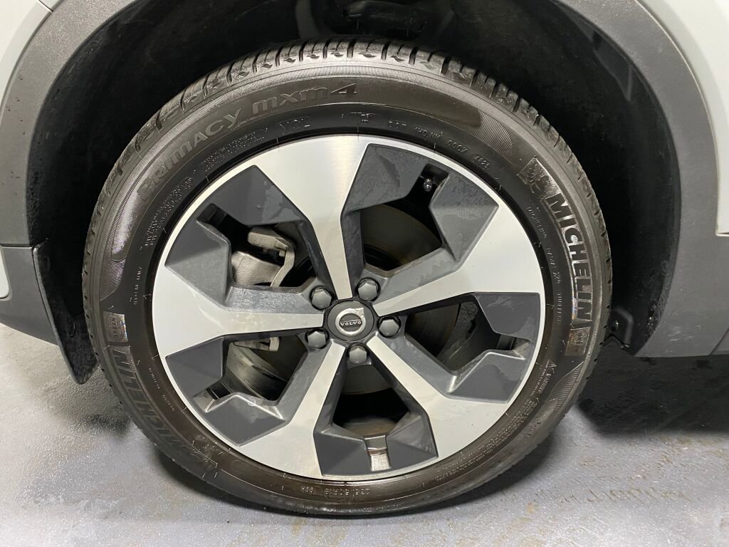 Used 2024 Volvo XC40 B5 Plus image 5