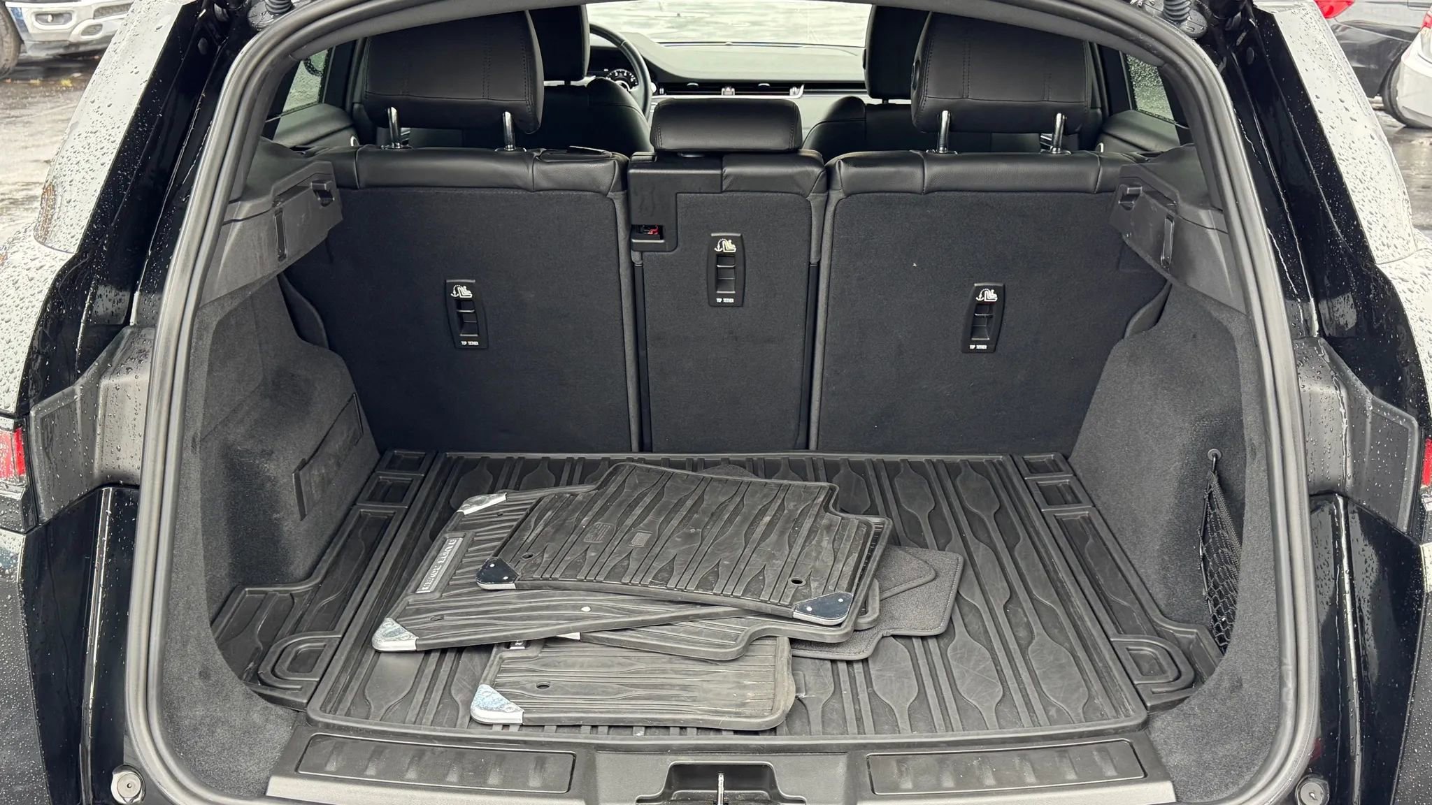 Used 2020 Land Rover Range Rover Evoque SE image 13