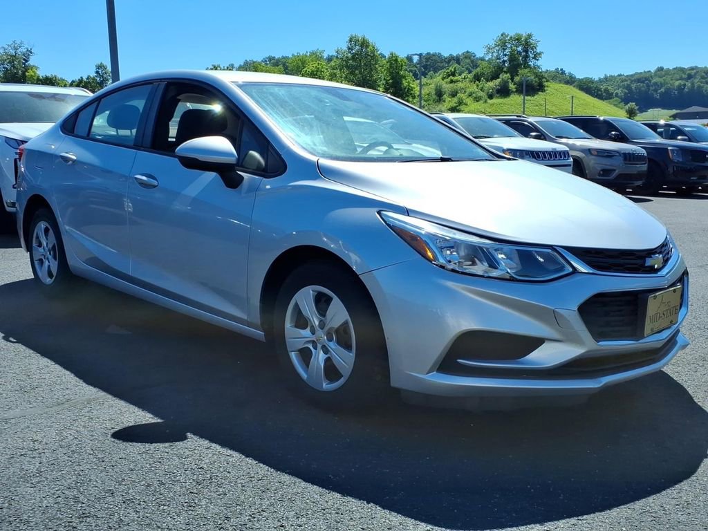 Used 2018 Chevrolet Cruze LS FWD image 4