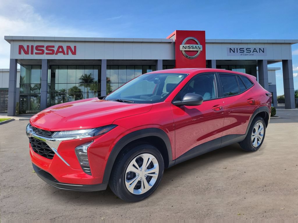 Used 2026 Chevrolet Trax LS FWD image 5