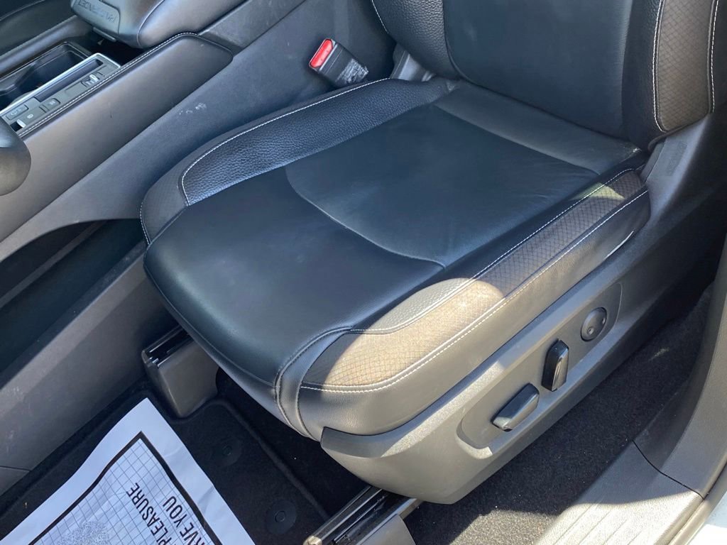 Used 2022 Nissan Pathfinder SL FWD image 18