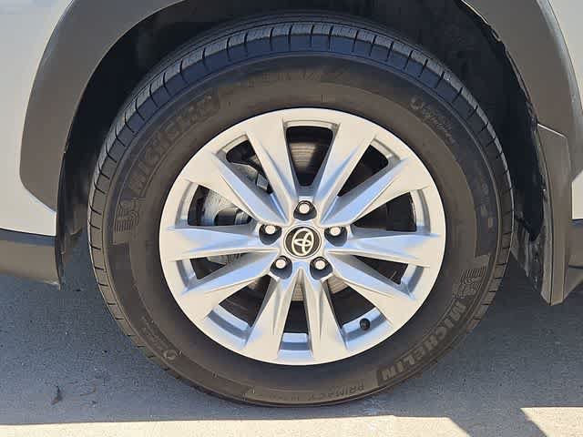 Used 2025 Toyota Corolla Cross LE FWD image 13