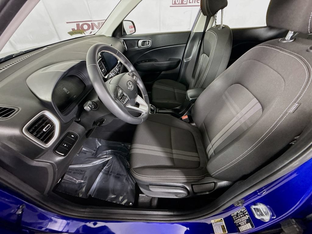 Used 2023 Hyundai Venue SEL FWD image 25