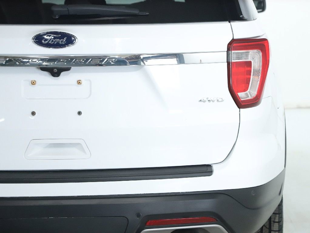 Used 2018 Ford Explorer XLT image 45