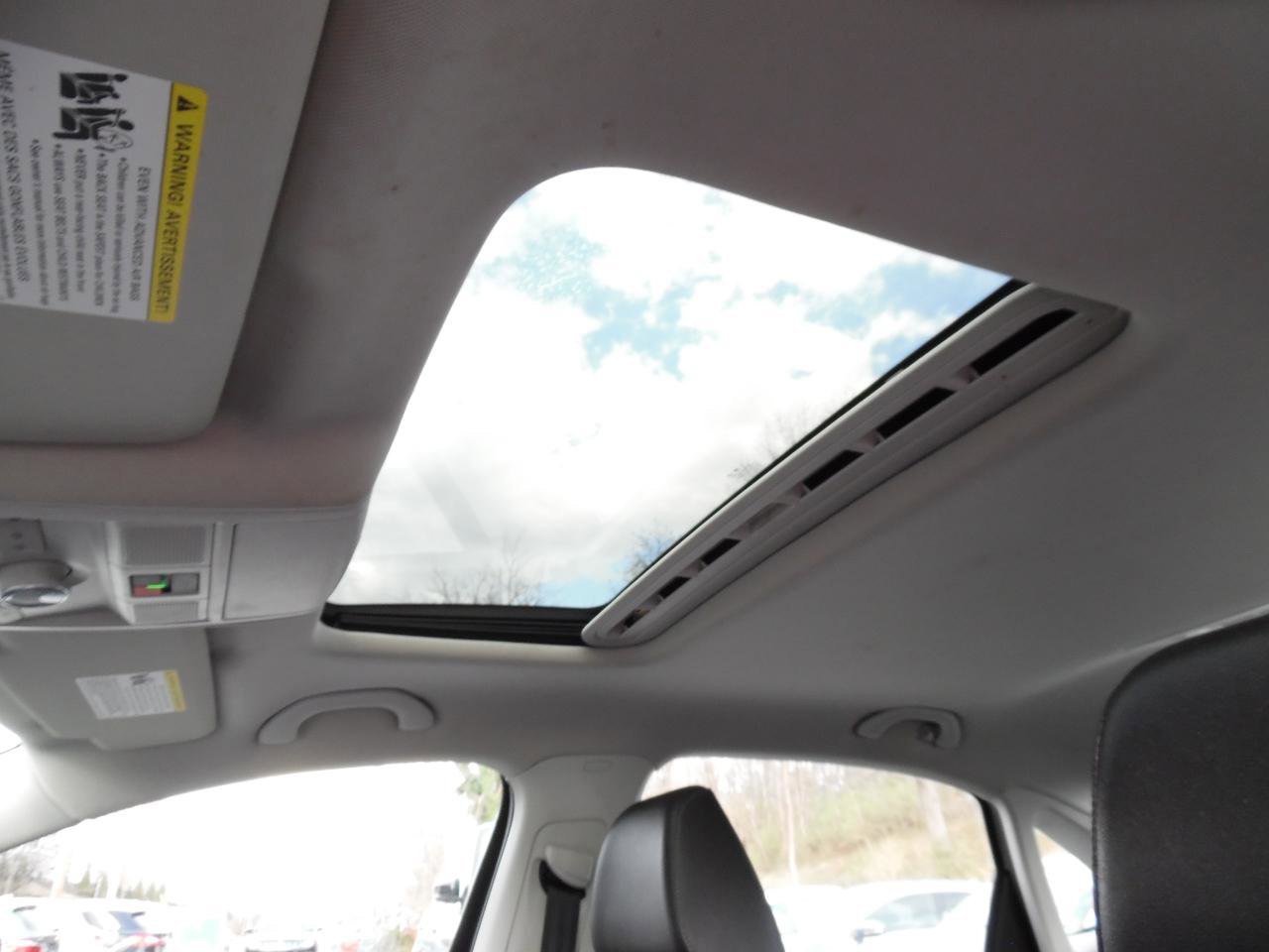 Used 2022 Volkswagen Passat 2.0T SE image 17