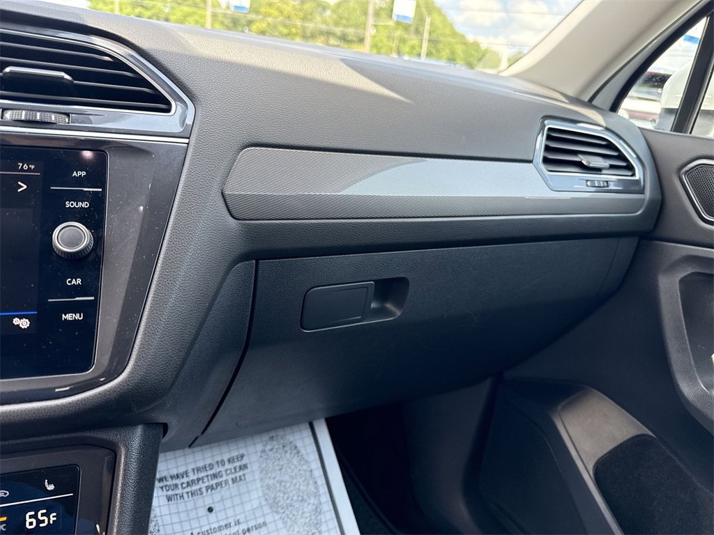 Used 2024 Volkswagen Tiguan SE image 11