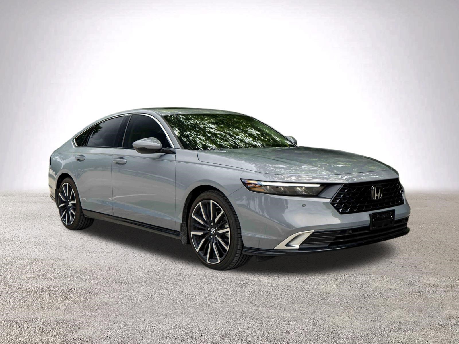 Used 2025 Honda Accord Touring image 2