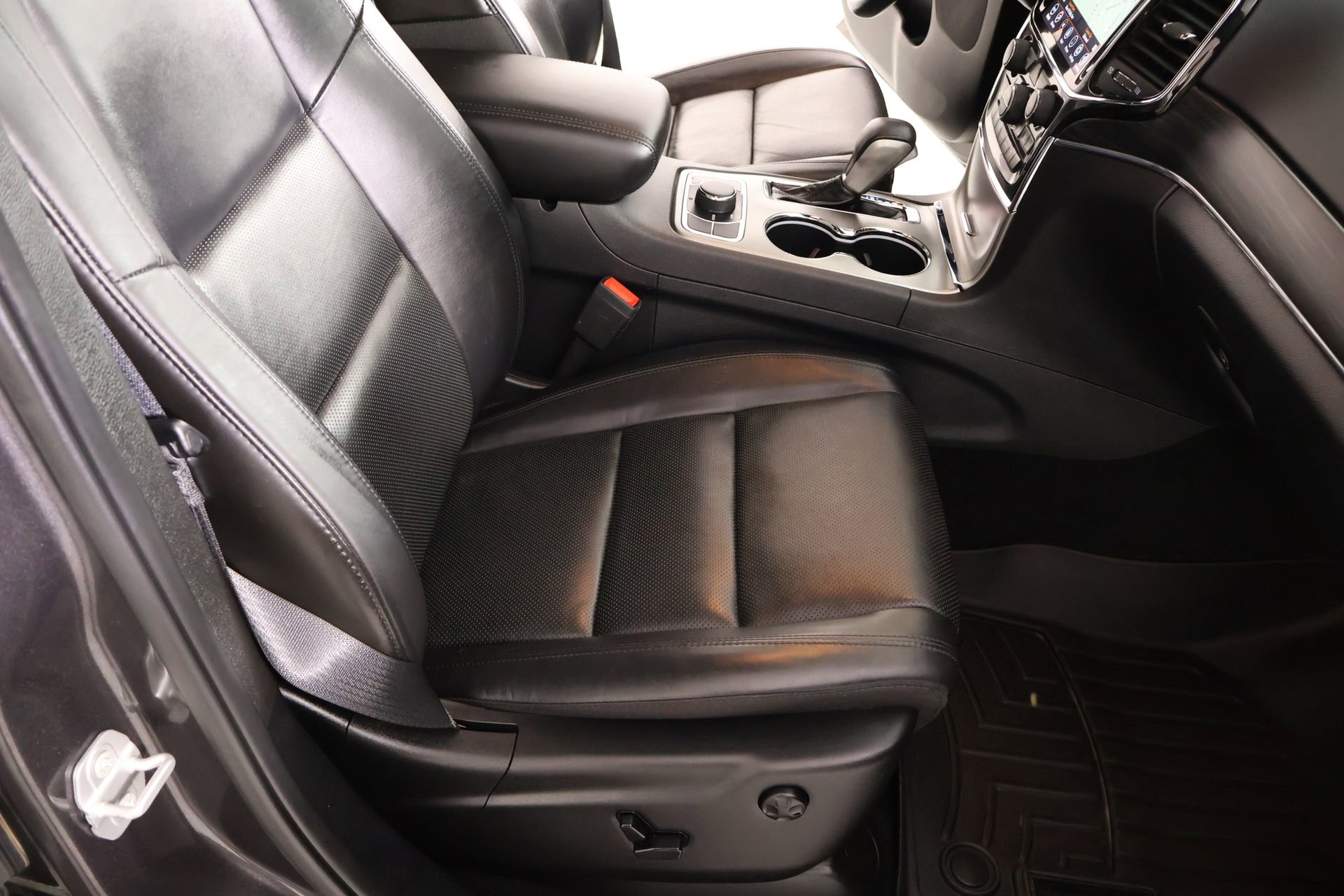 Used 2020 Jeep Grand Cherokee Limited w/ Luxury Group II AWD/4WD image 14