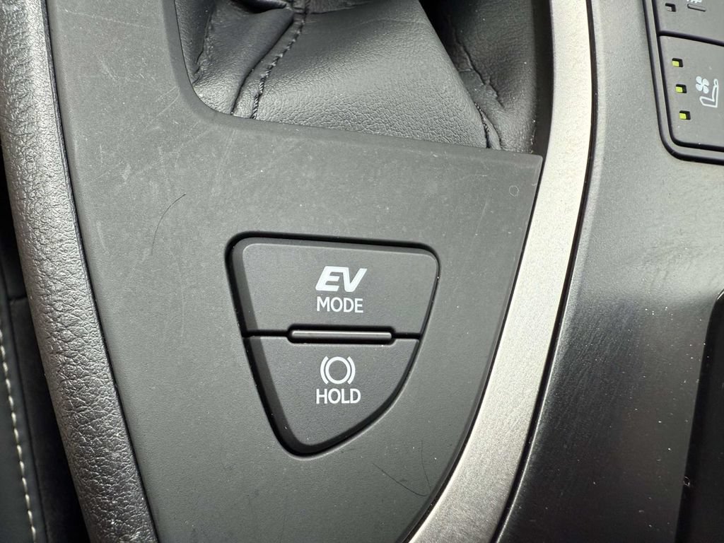 Used 2024 Lexus UX 250h F Sport AWD/4WD image 27