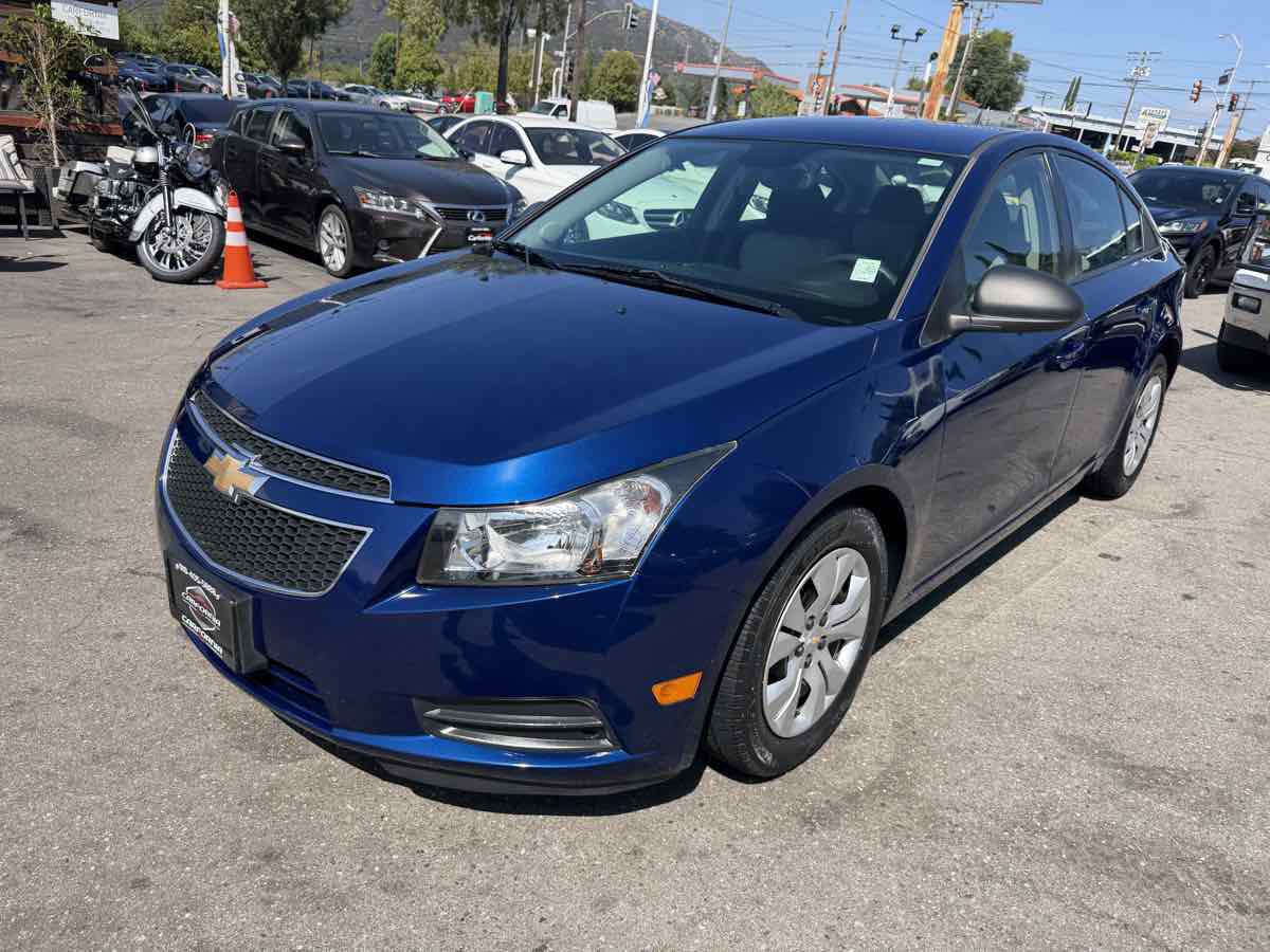 Used 2013 Chevrolet Cruze LS FWD image 3