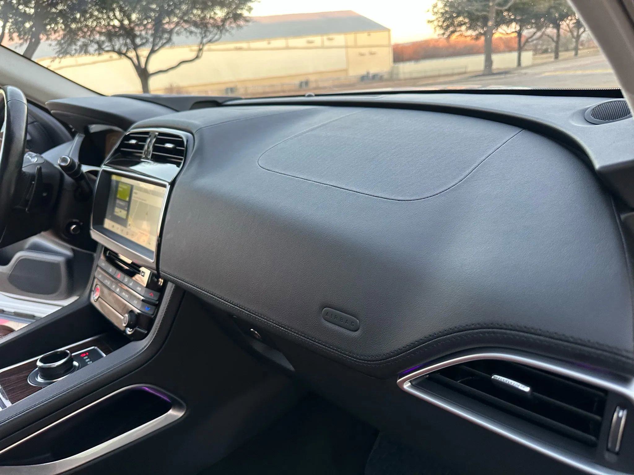 Used 2018 Jaguar F-PACE Portfolio image 31