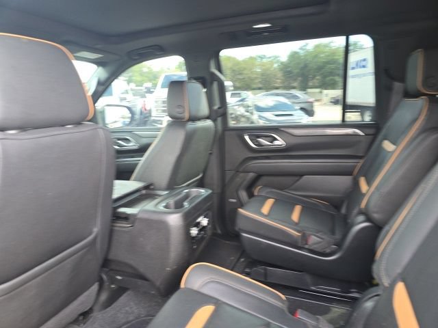 Used 2022 GMC Yukon XL AT4 w/ Technology Package AWD/4WD image 9