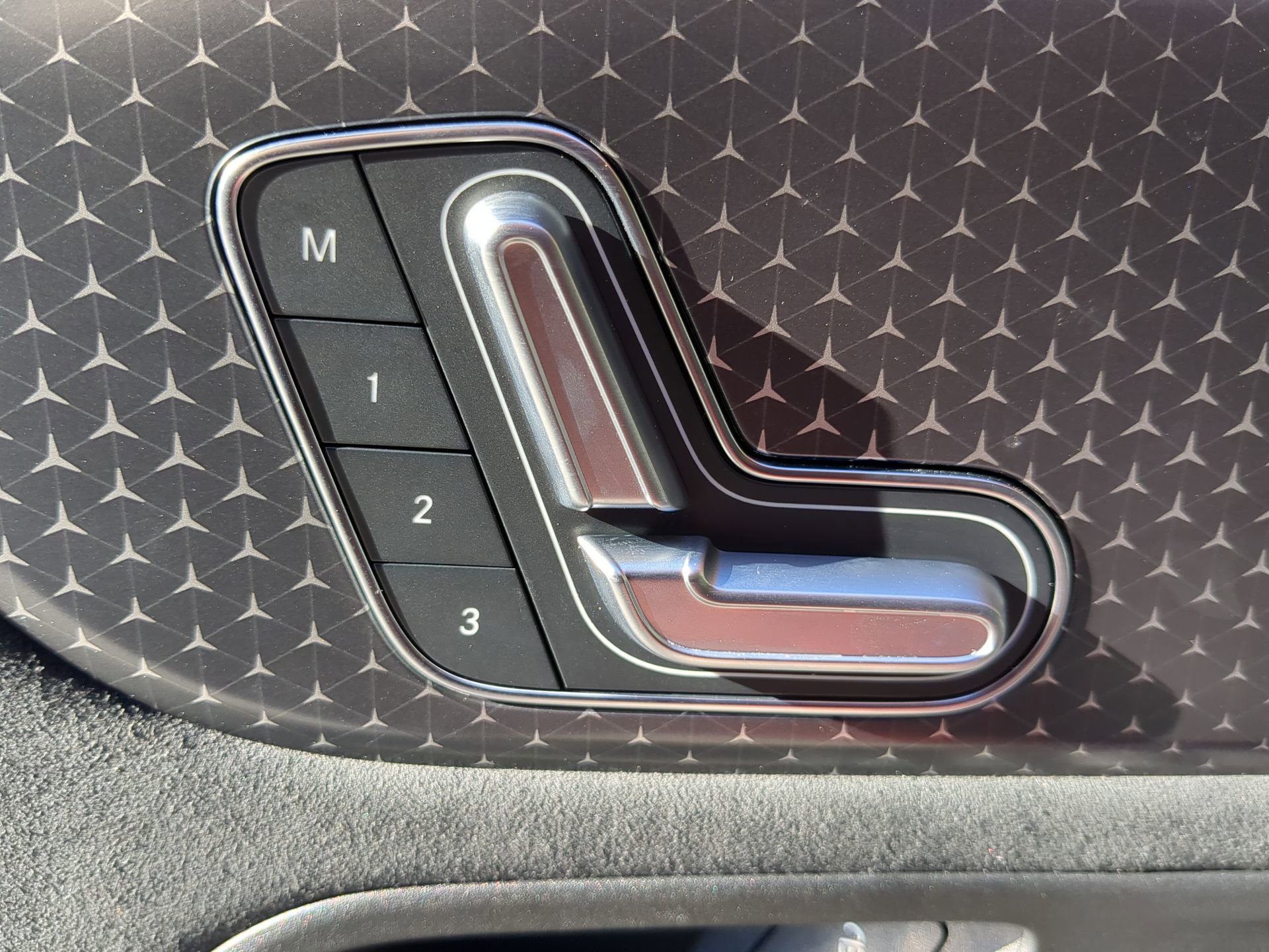 Used 2024 Mercedes-Benz EQB 300 4MATIC image 49