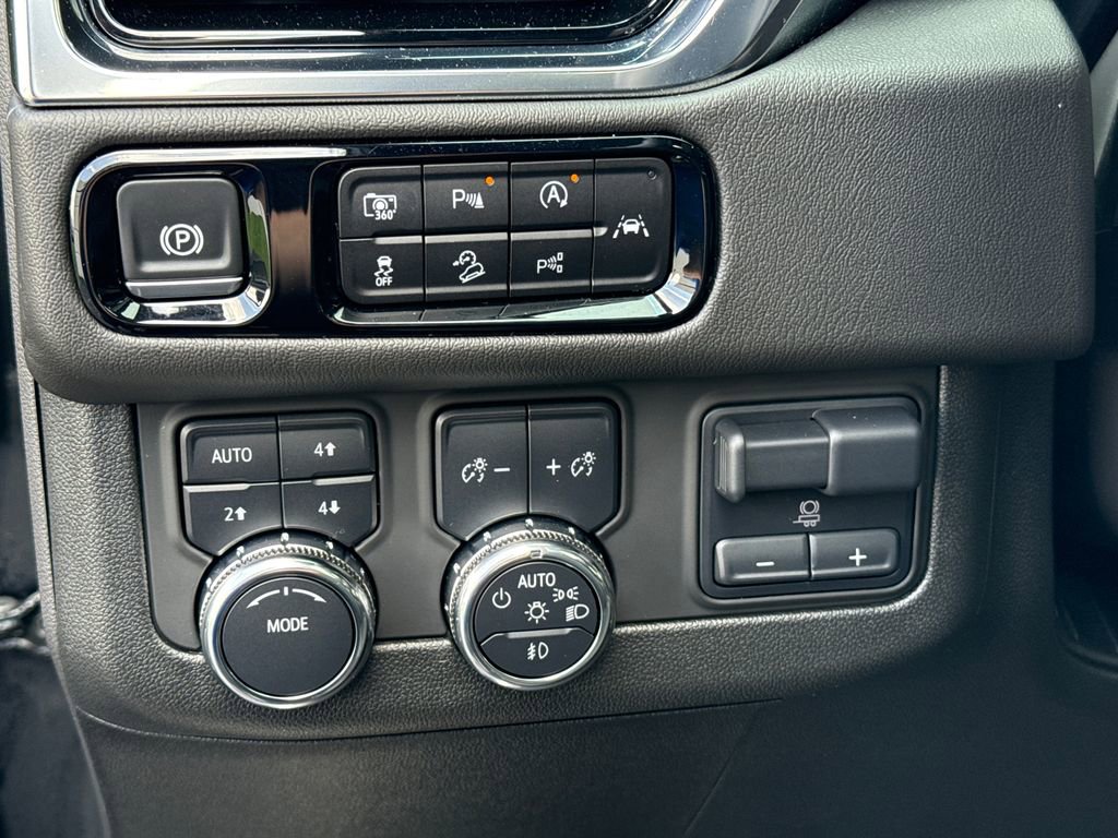 Certified 2025 GMC Yukon XL Denali w/ Denali Reserve Package image 19