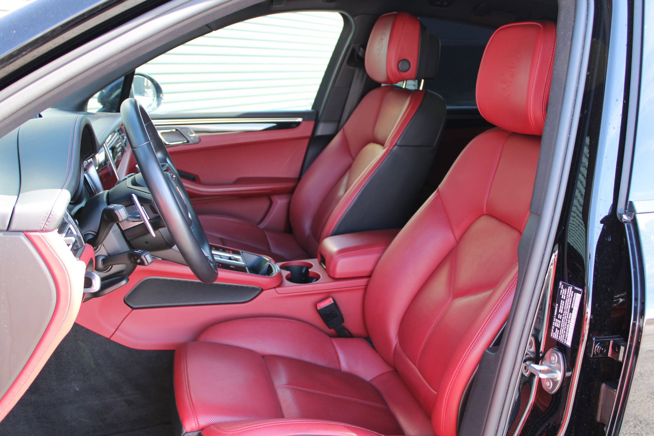 Certified 2024 Porsche Macan S image 5