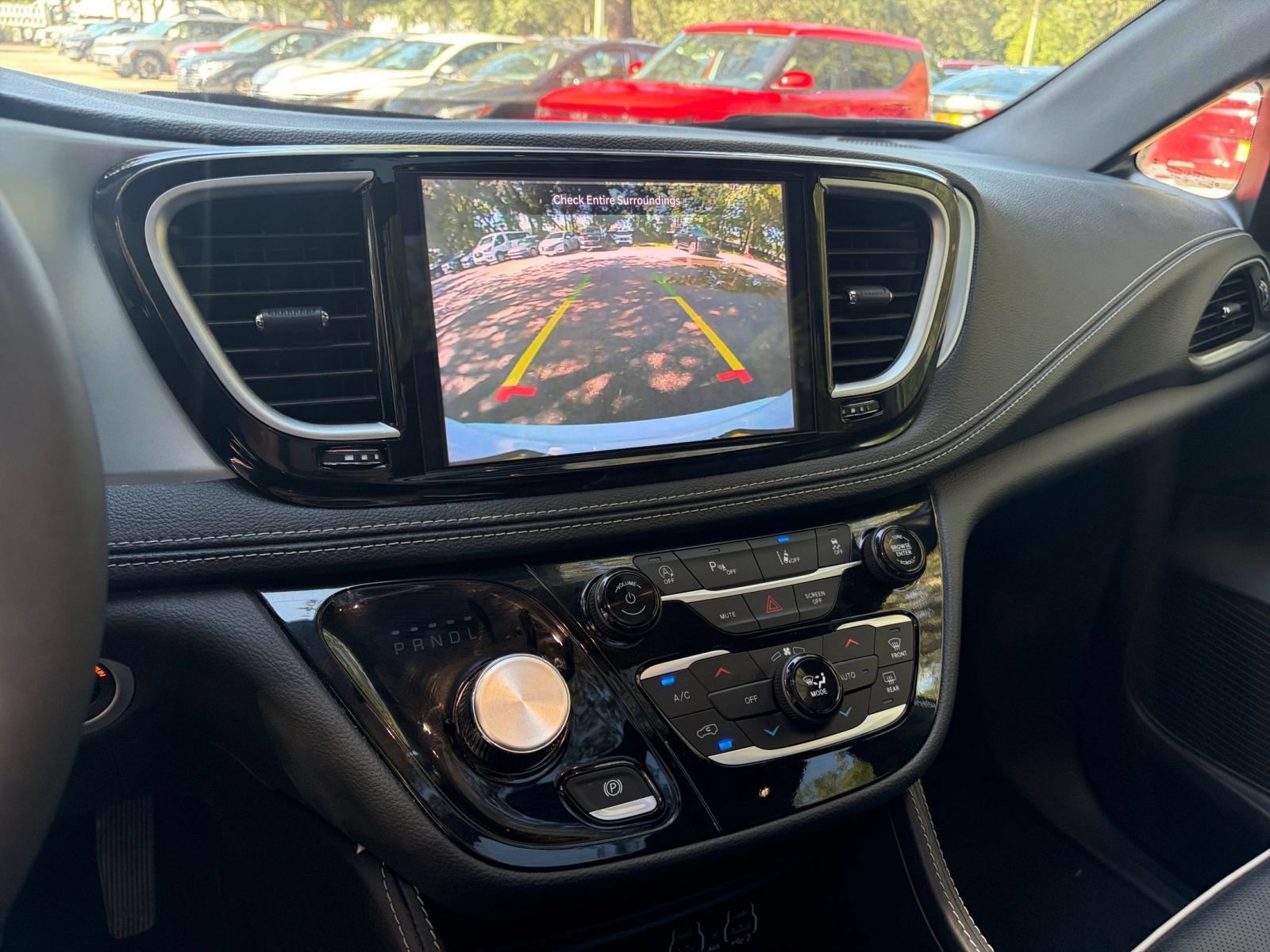 Used 2025 Chrysler Pacifica Limited FWD image 27
