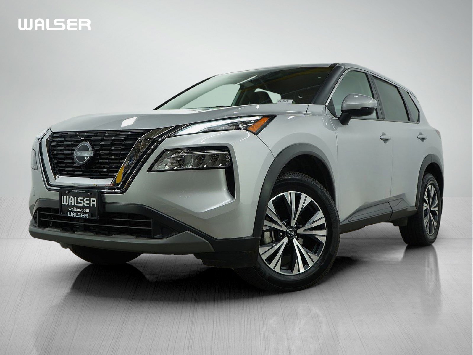 Used 2022 Nissan Rogue SV image 1