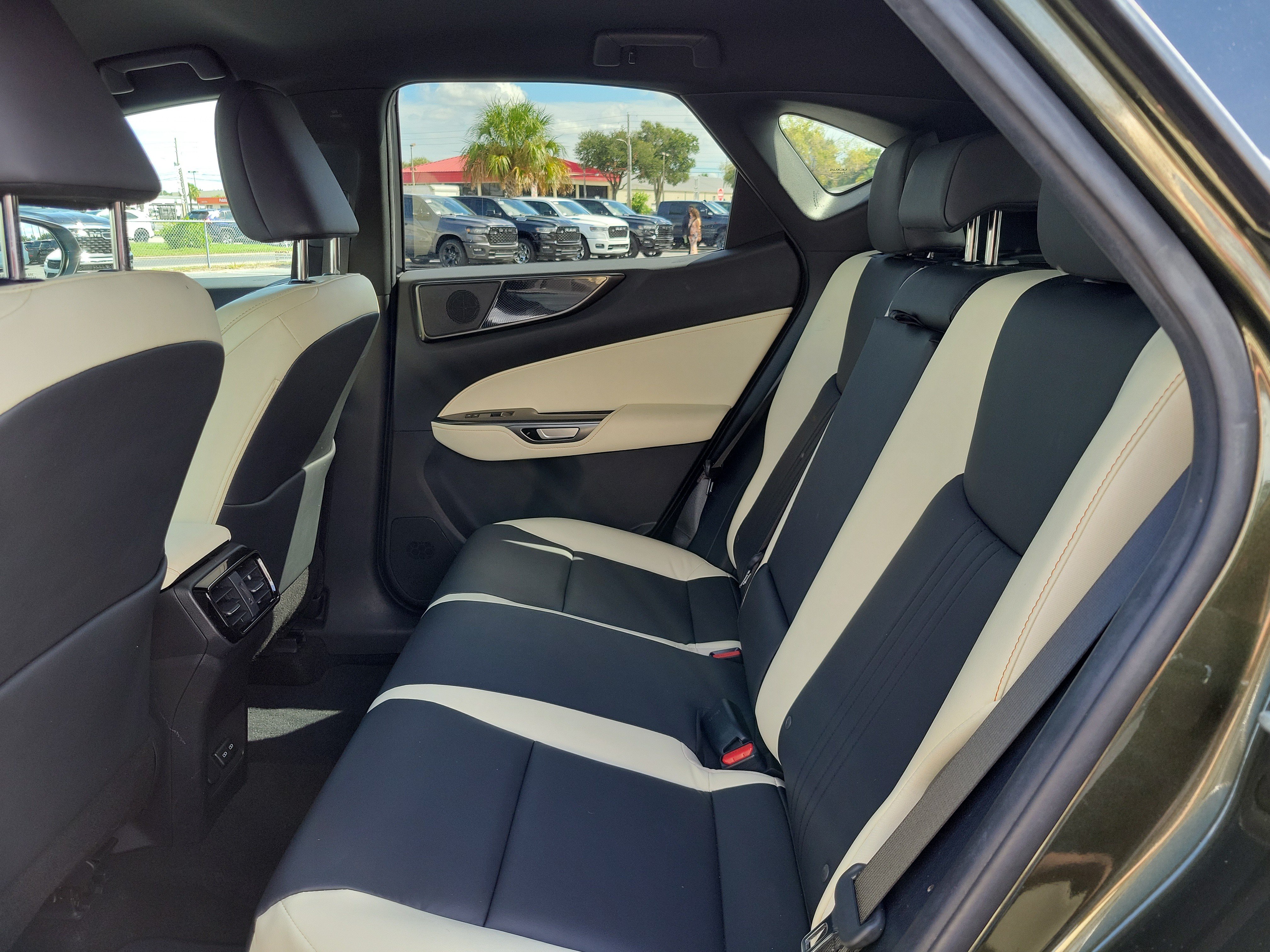 Used 2024 Lexus NX 250 FWD w/ Towing Package (2000 Lbs) image 20