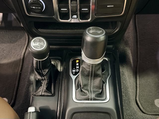 Used 2021 Jeep Wrangler Unlimited Sahara w/ Cold Weather Group AWD/4WD image 16