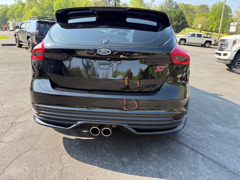 Used 2017 Ford Focus ST w/ Equipment Group 401A FWD image 7