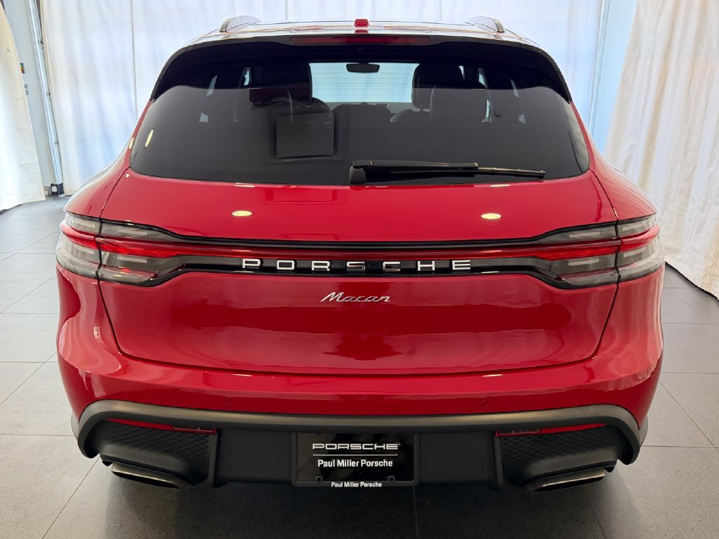 Certified 2026 Porsche Macan AWD/4WD image 8