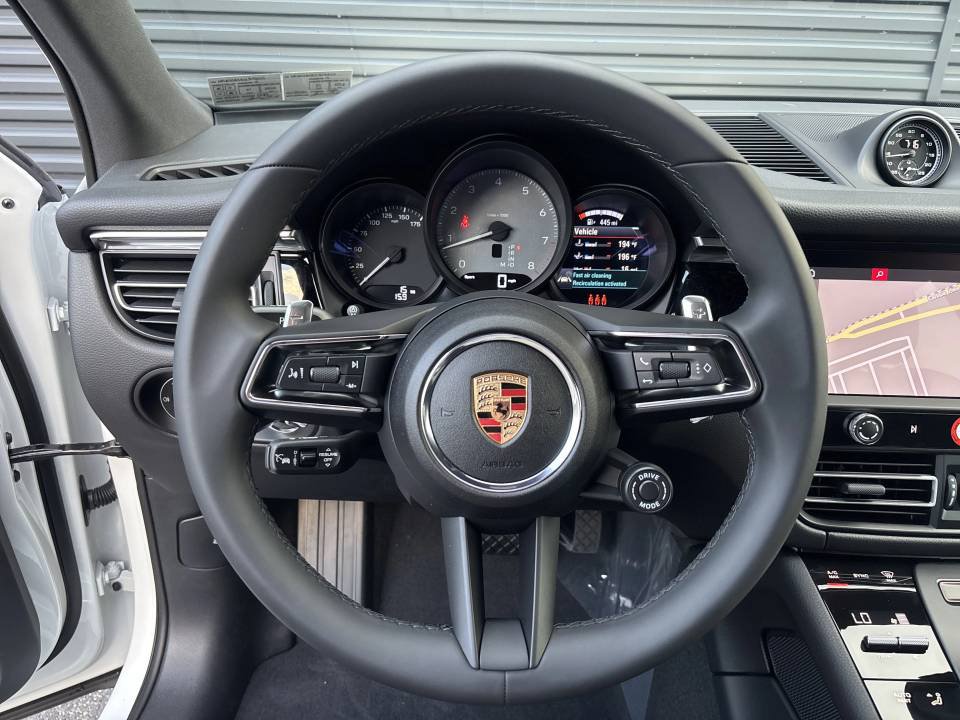 Certified 2025 Porsche Macan S AWD/4WD image 13