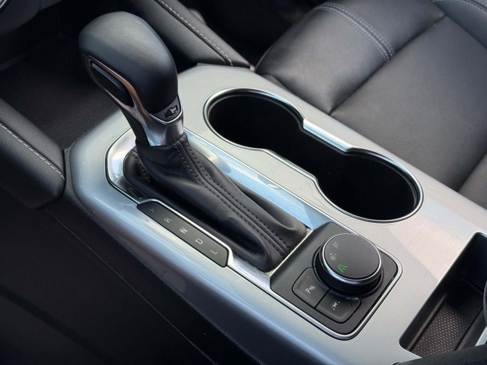 Used 2024 Chevrolet Blazer LT w/ Midnight/Sport Edition FWD image 34