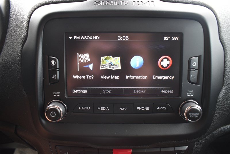 Used 2017 Jeep Renegade Trailhawk AWD/4WD image 18
