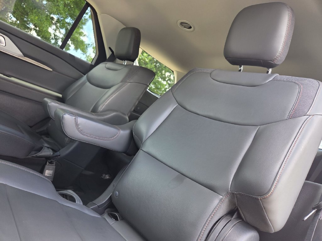 Used 2025 Ford Explorer Active w/ Active Comfort Package AWD/4WD image 24