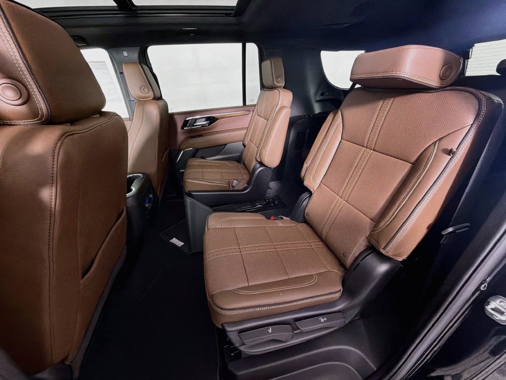New 2027 Chevrolet Suburban High Country w/ Sun And Tow Package AWD/4WD image 26