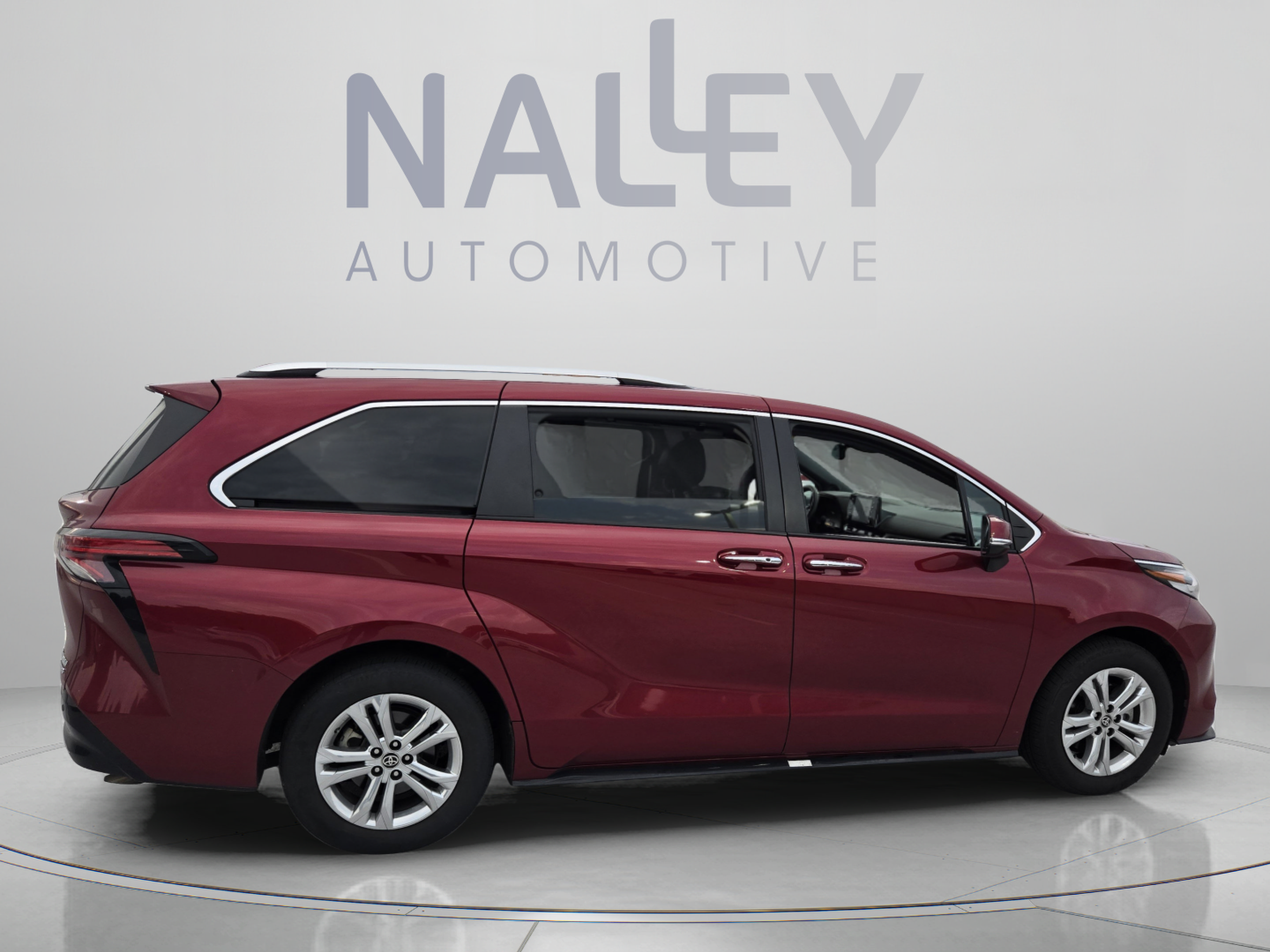 Used 2022 Toyota Sienna Platinum AWD/4WD image 5