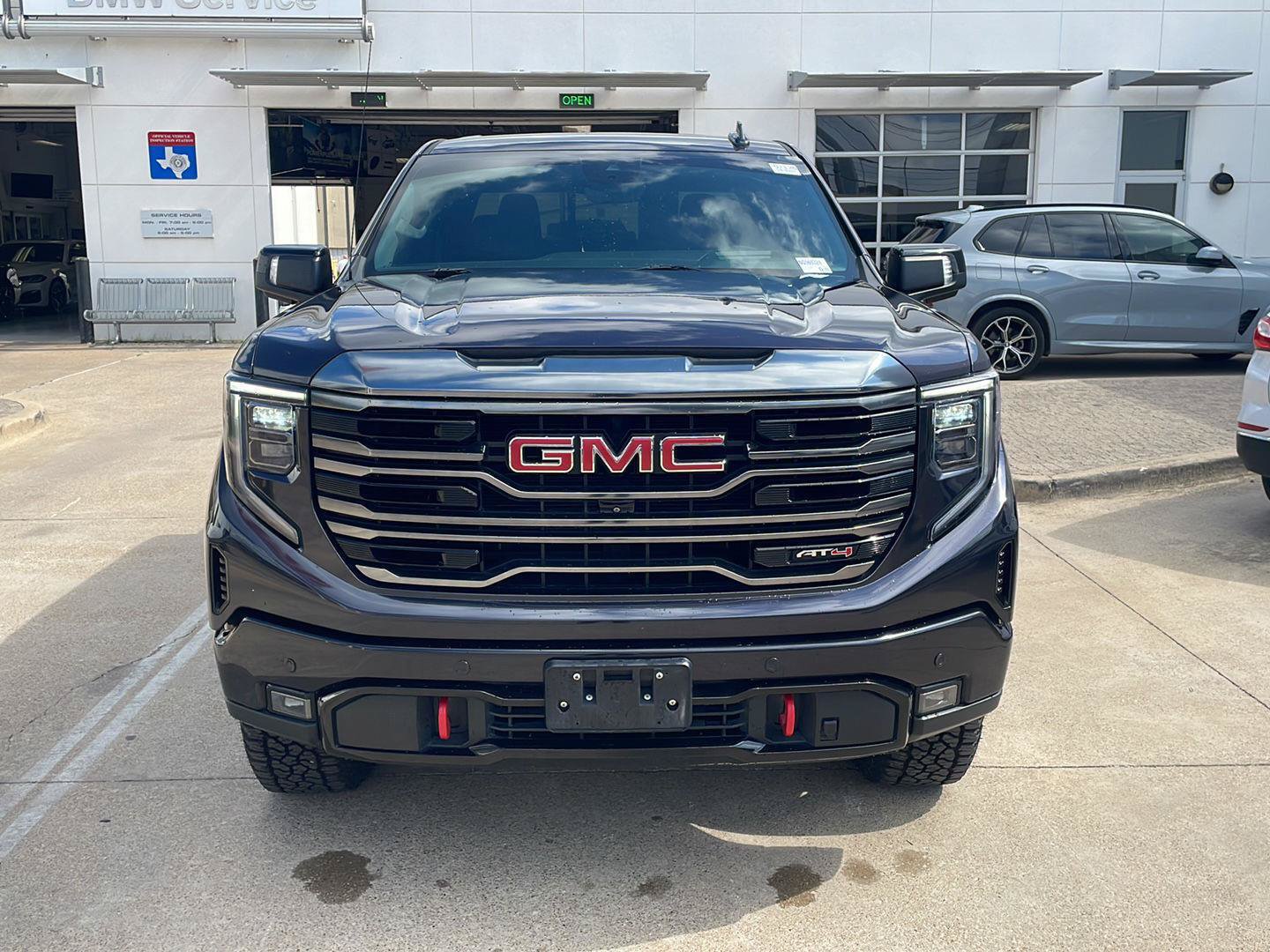 Used 2022 GMC Sierra 1500 AT4 w/ Technology Package AWD/4WD image 5