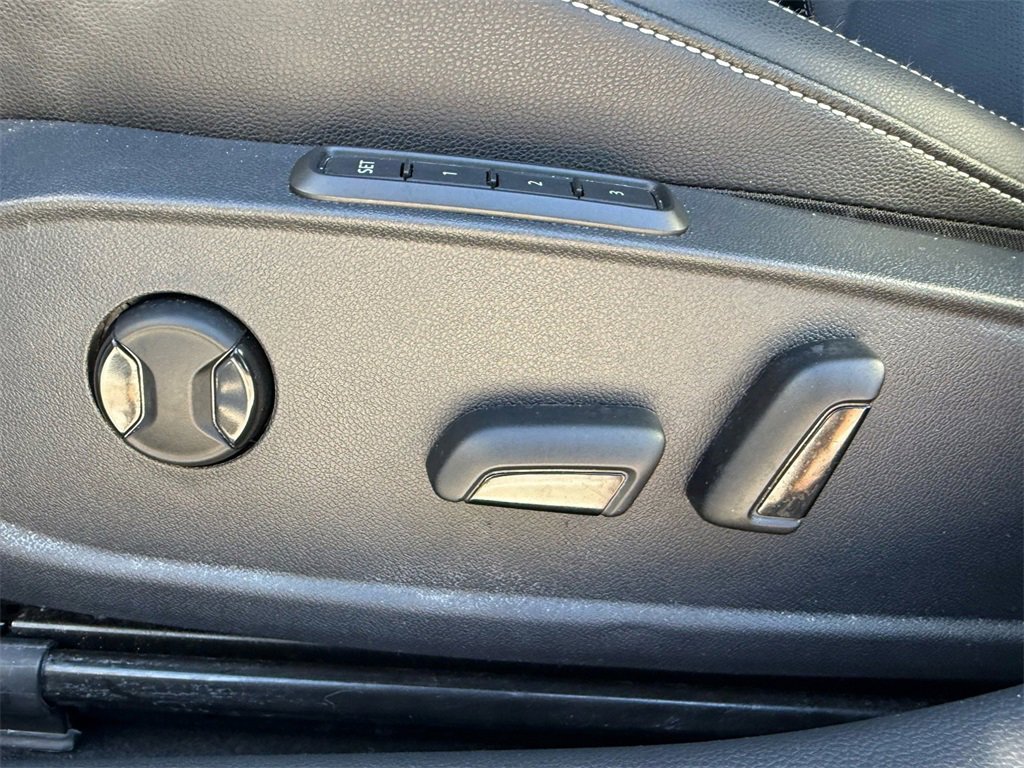 Certified 2025 Volkswagen Jetta SEL image 25