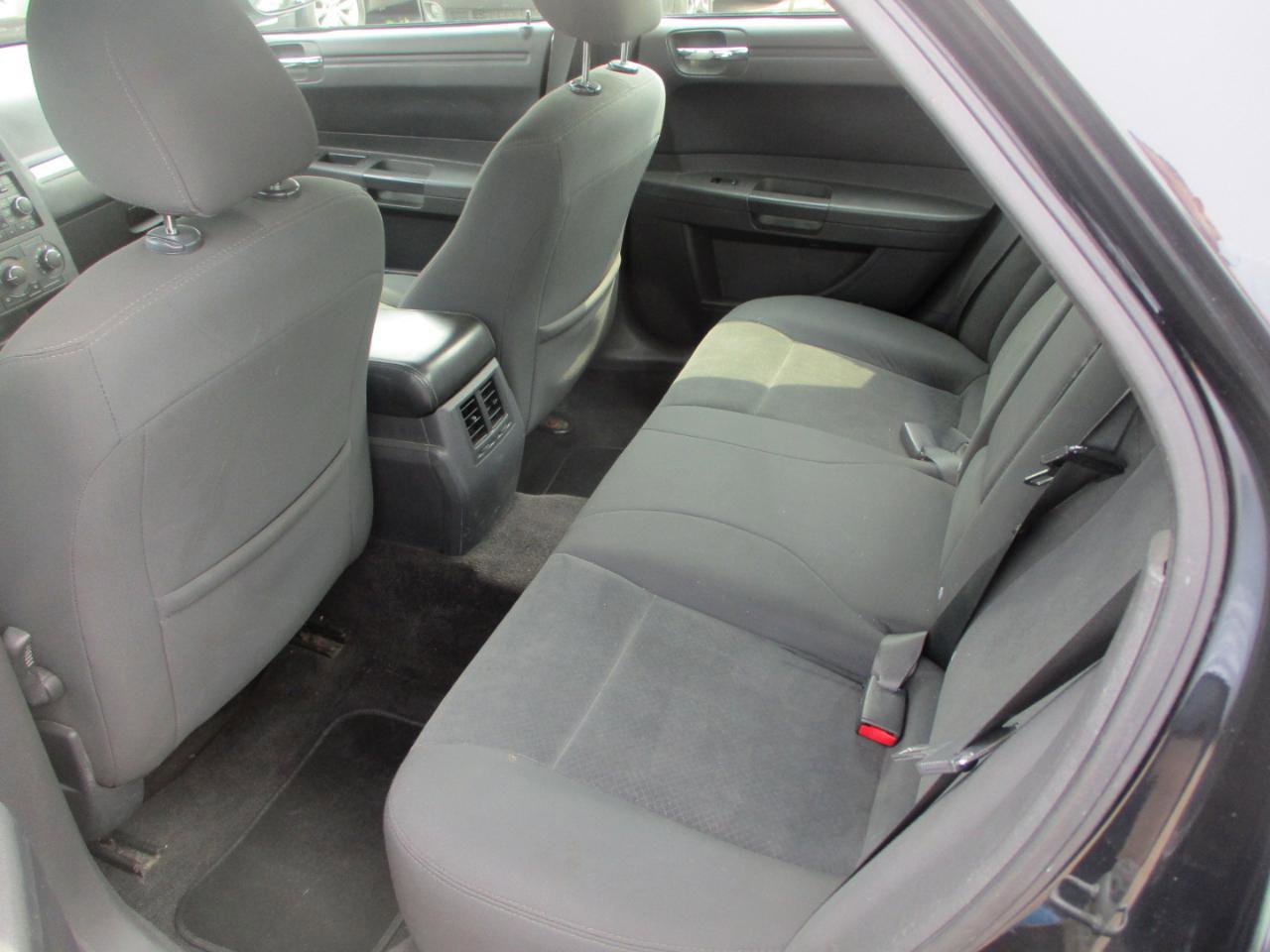 Used 2008 Chrysler 300 LX image 9