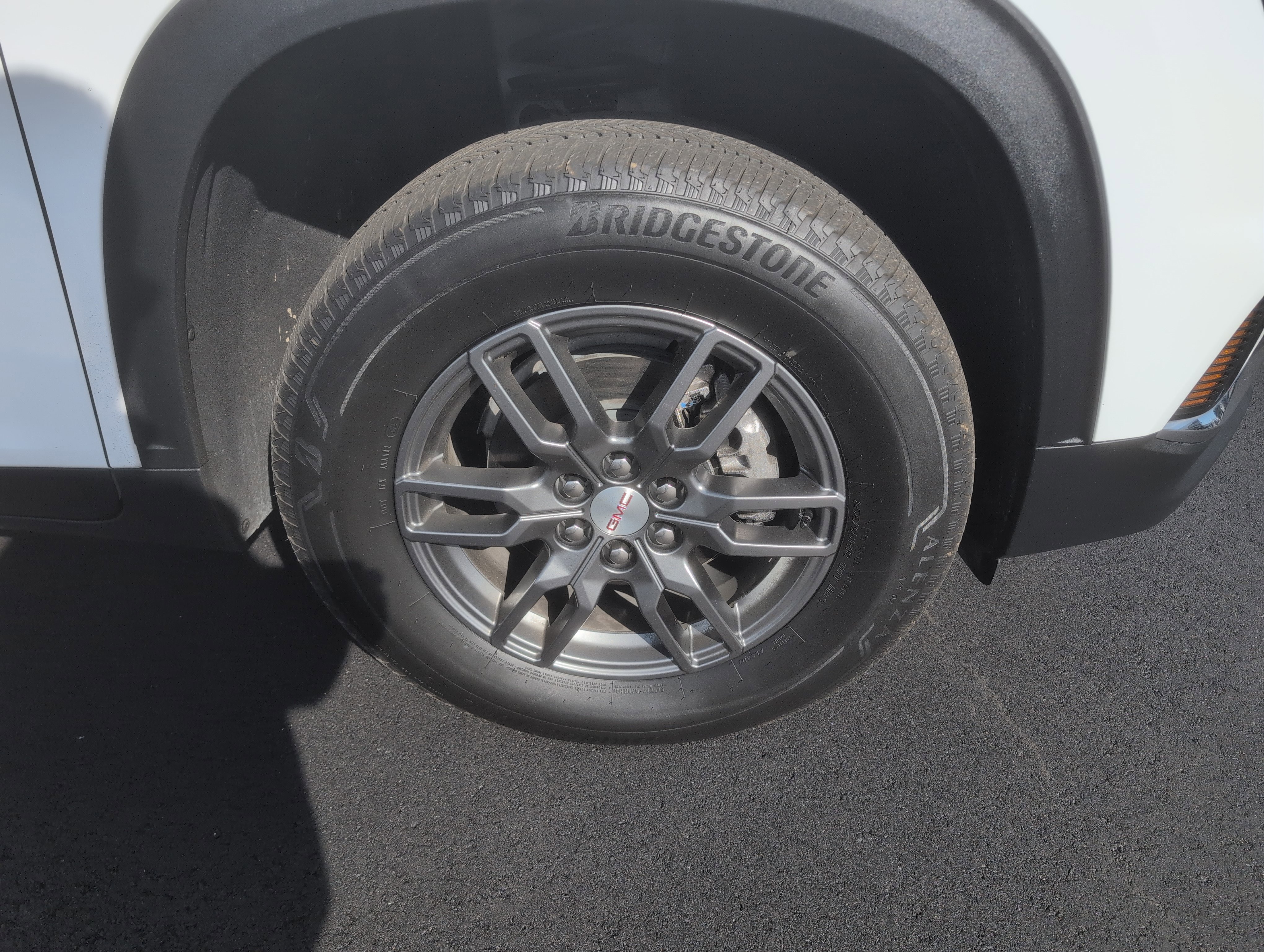 Used 2025 GMC Acadia Elevation image 10